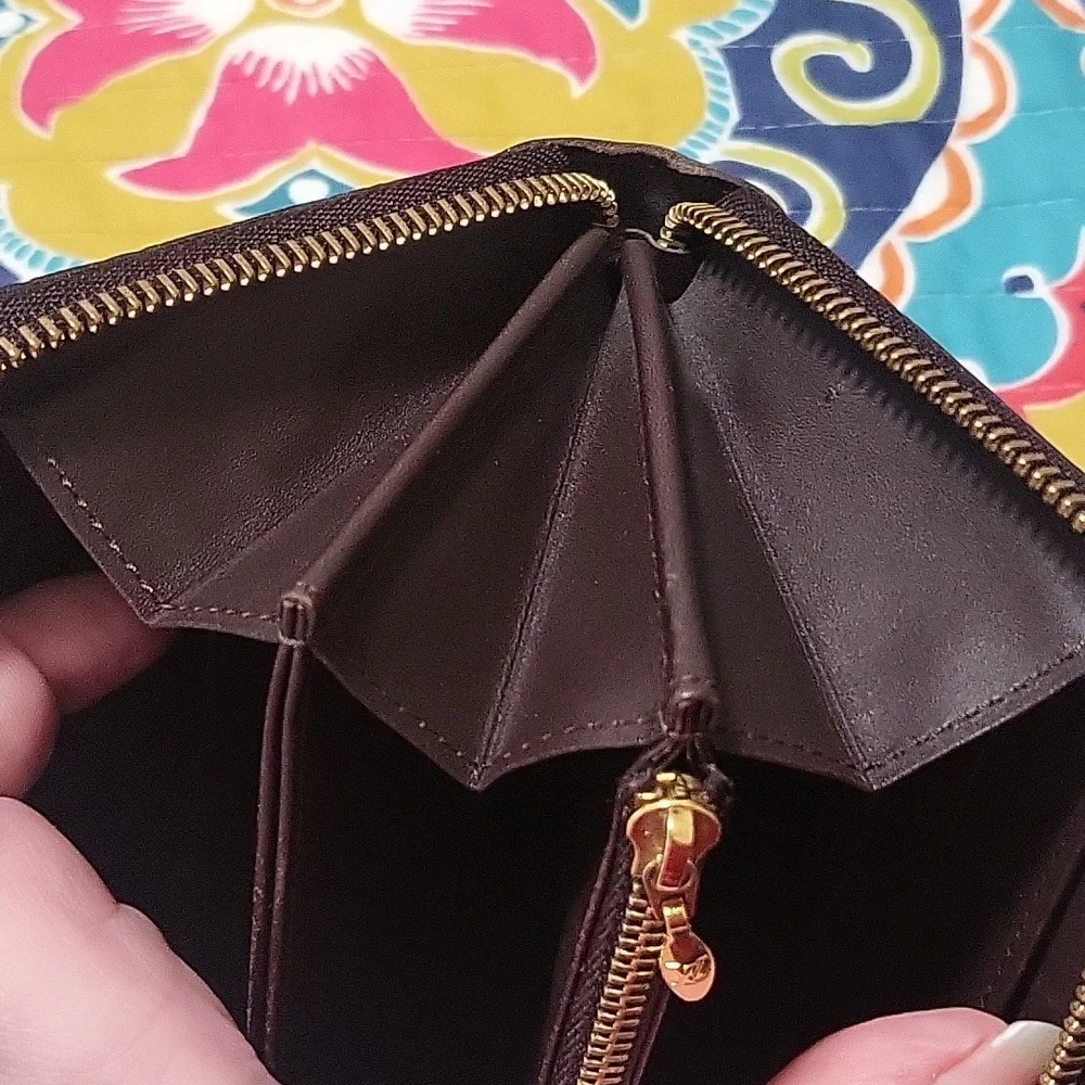 Louis Vuitton LV Vernis Amarante Zip Wallet - Picture 16 of 17